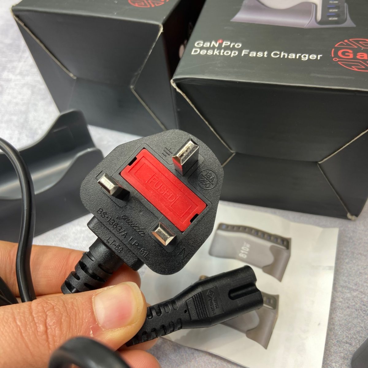 شارژر رومیزی 140 وات 10 پورت مدل MH_1000W - Image 4